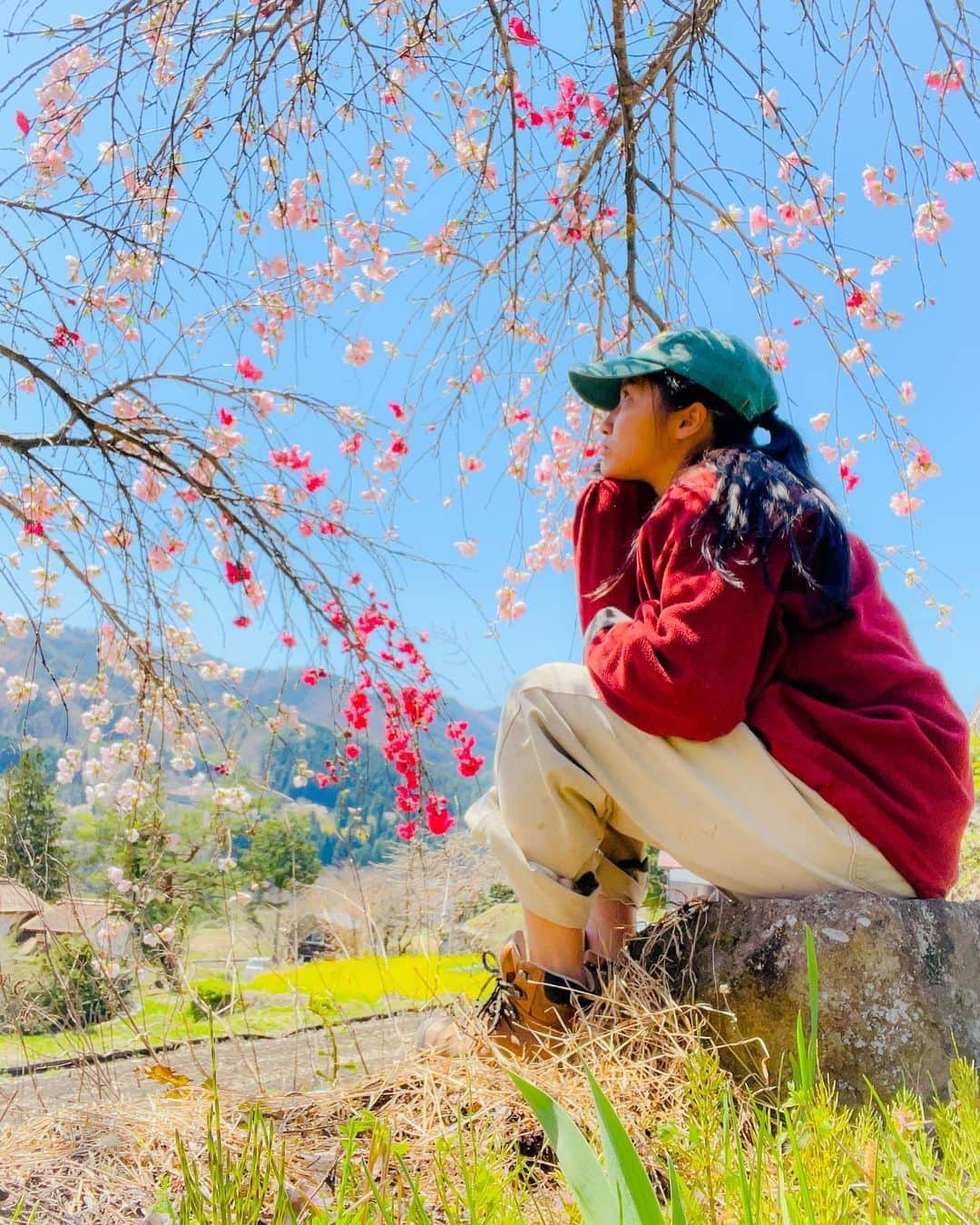 清水香澄さんのインスタグラム写真 - (清水香澄Instagram)「. 春ですね🌸  冬の間お休みしていた @shiraoshimadafarm さんのお手伝い 再開しました👩🏾‍🌾💕  春野菜、夏野菜に向けての準備の日々 ワクワクが止まらない🤤💕  春夏野菜、食べるの楽しみすぎるよね…。  もちろんイヌベジにも使わせていただきます🐶  今シーズンもよろしくお願いします☺️  #農業女子」4月11日 23時02分 - kasumin_0107