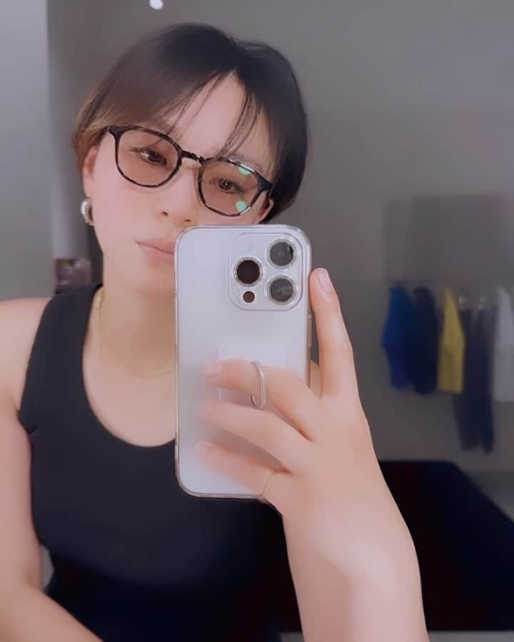 赤松悠実のインスタグラム：「👓 ねむそうなのは 春だから？🌸  すっぴんだから！笑  . @nanioafu_beautysalon  痩身エステはここ☝️  4月限定激安キャンペーンもあるので 私のインスタみたって お店のアカウントにDMしてみてね😙❤️  夏までに私ももう少し 自分の納得できる身体に仕上げる！  #エステ#痩身#痩身エステ #なんば#エステサロン#ダイエット」