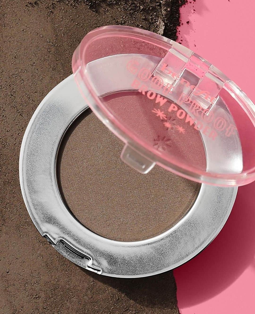 Benefit Cosmeticsのインスタグラム：「Introducing the newest addition to the world's #1 brow brand, Goof Proof Brow Powder! 💗⁠ ⁠ This easy, buildable powder delivers natural-looking brows with a matte finish that lasts up to 12 hours. With nourishing Castor Seed Oil and natural-matte Kaolin, get ready for easy, flawless brows every day. Available in 10 various shades.⁠ ⁠ Join us today on TikTok Live with our iconic arch expert @jaredbailey at 11am PST to learn all things brow basics!⁠ ⁠ #benefitcosmetics」