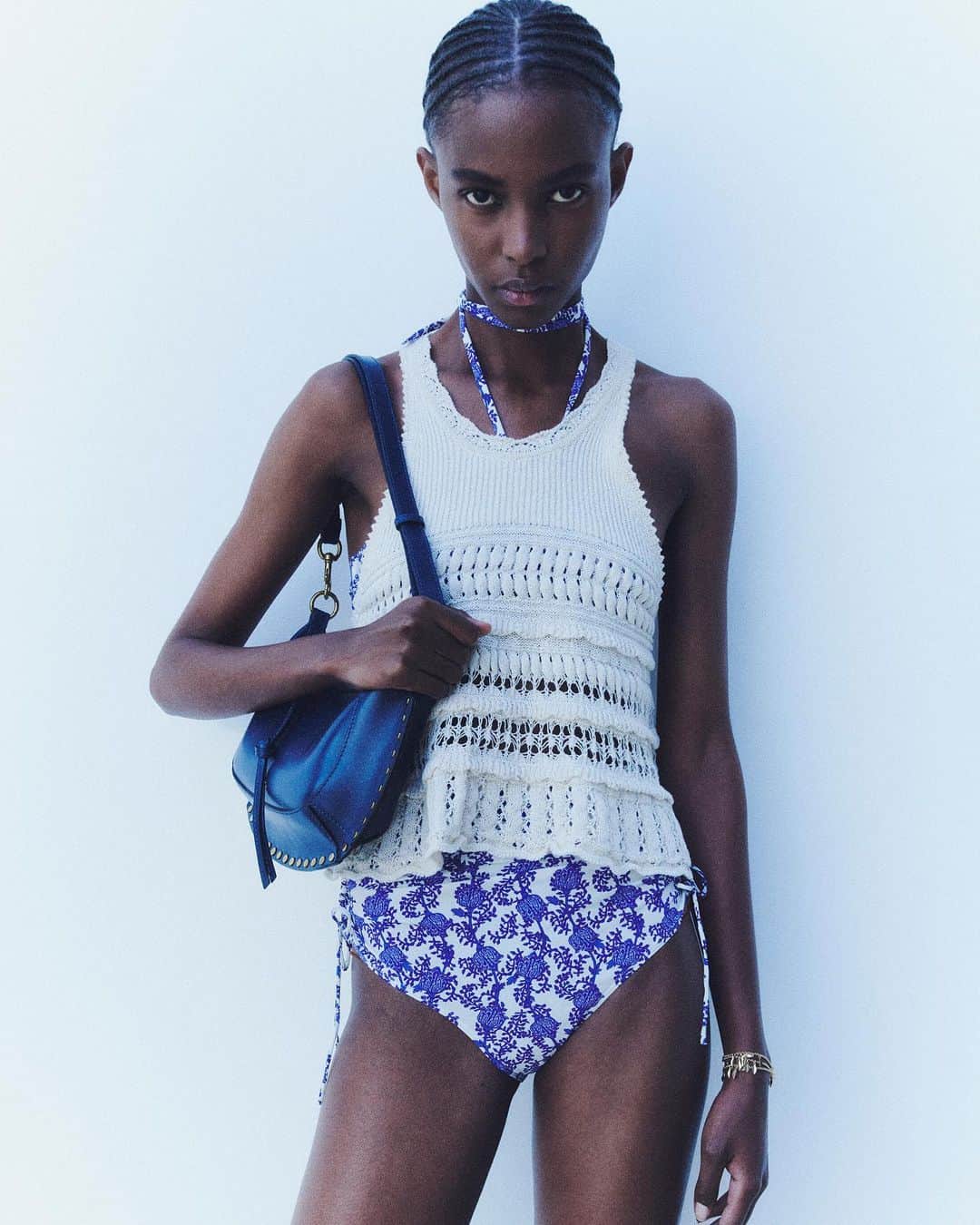 イザベルマランのインスタグラム：「Pack light. @christinemunezero_ demonstrates the versatility of a printed swimsuit, photographed by @pablodiprima.   Explore the Summer Escape Capsule via link in bio.  #IsabelMarant #IsabelMarantSS23」