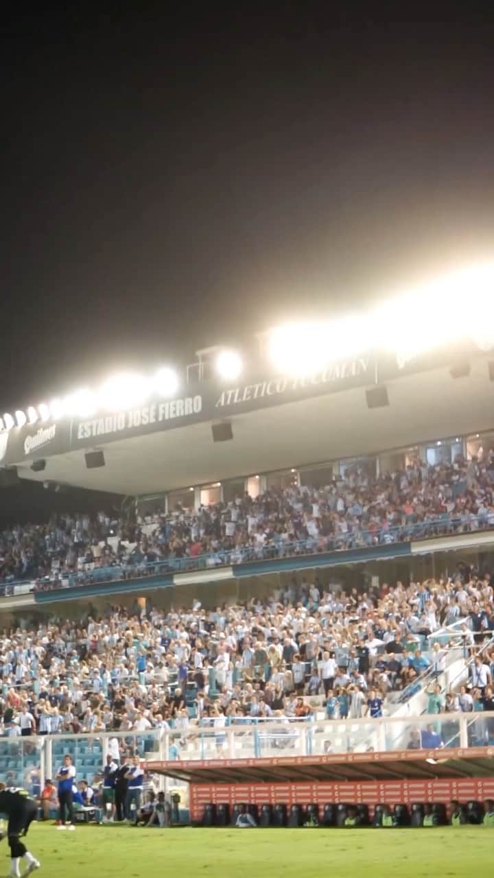 UMBROのインスタグラム：「Las canciones de cancha tienen el poder de unir a los hinchas y de apoyar el equipo 💪  ¿Cuál es tu canción favorita de @atleticotucuman? Dejala en los comentarios y podrás verla próximamente en una camiseta edición especial.  Hasta el 16.04.23 tenés chance. Visitá www.umbro.com/atletico-tucuman para más info.  #todoequipotieneuna #everyteamhasone #umbro #thisisougame」