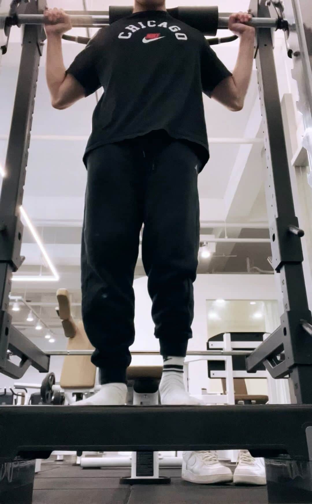 プニエル のインスタグラム：「Always try to finish my workouts with elevated calf raises to rehab my achilles !   가능하면 아킬레스 재활하기 위해 운동을 elevated calf raise으로 마무리 ! #오운완」