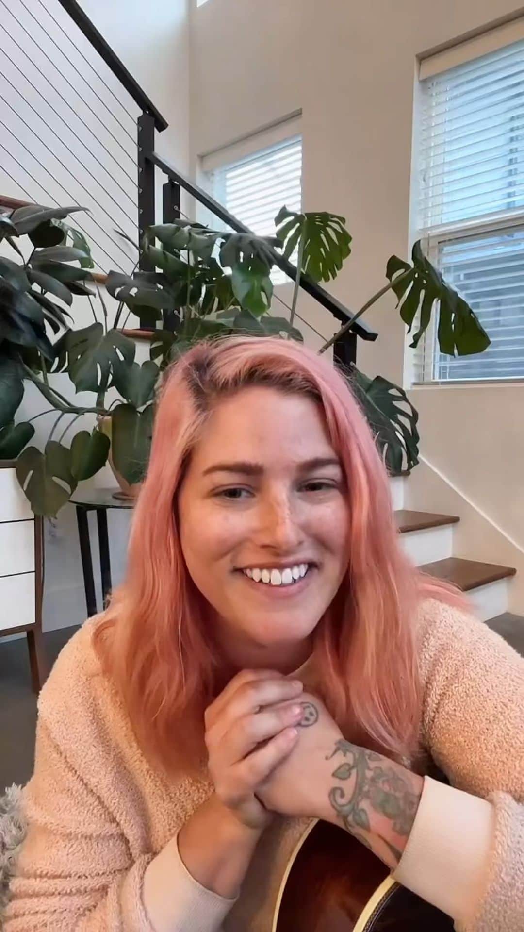 キャサディー・ポープのインスタグラム：「Might’ve gotten a little emotional when I saw your reactions to the first verse reveal of #peoplethatiloveleave 🥹 who’s ready for the whole damn thing this Friday?!」