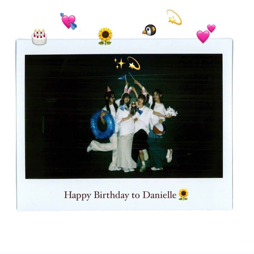 NewJeansさんのインスタグラム写真 - (NewJeansInstagram)「HAPPY DANIELLE DAY 🎂   행복했던 다니엘 생일🐧🐧🌻🐧(🐧)  #HAPPY_DANIELLE_DAY #NewJeans #DANIELLE #뉴진스 #다니엘」4月11日 23時32分 - newjeans_official