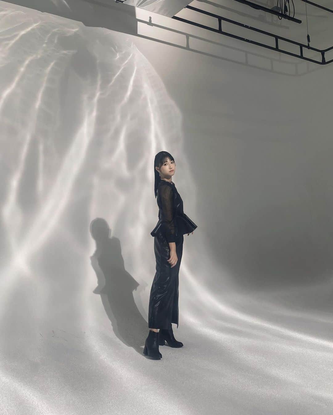 蟹沢萌子さんのインスタグラム写真 - (蟹沢萌子Instagram)「- ≠ME 6th single 「天使は何処へ」 いよいよ明日 4/12 発売です🪶  ジャケ写の時の📸」4月11日 23時32分 - kanisawa_moeko_