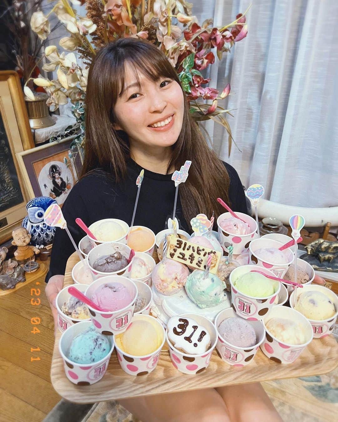 藤本有紀美のインスタグラム：「31歳だから31個のサーティワンアイス🍨🌈💗 本日31歳になりました🎂  みなさん、お祝いメッセージ 本当にありがとうございます🥺💓 楽しくはっぴーにみんなと歳をとっていきたいから これからもどうぞよろしくお願いします😘🙌  チンチャらぶ🫶🫶🫶  #411 #🎂 #🎉 #サンキュバースデイ」