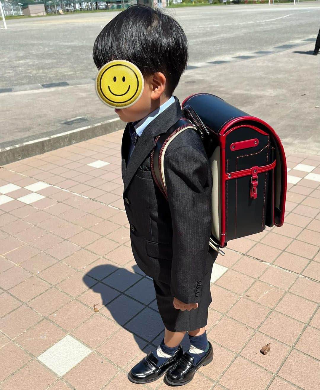 重長智子さんのインスタグラム写真 - (重長智子Instagram)「. . 息子、一年生になりました。 . 初めての小学校生活で期待を膨らませつつ 不安や緊張もあるようです☺️ . ニコニコして帰って来たと思ったら 少し荒れることも。 気持ちが不安定になっているのかな。 そんな日もあるよね。毎日ぎゅーします。🥺 . この春、ご入学された皆様 おめでとうございます🌸🌸🌸 . . #静岡県 #新生活 #新一年生 #小学校生活スタート #お友達たくさんできますように #親もドキドキする #環境が変わると気分も変わる #ママアナウンサーの日常 #子育てママ #アドバイスあれば教えてください」4月11日 23時38分 - tomoko_shigenaga