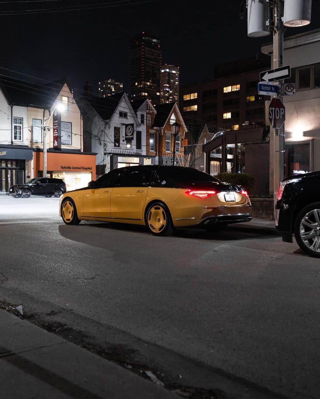 CarsWithoutLimitsさんのインスタグラム写真 - (CarsWithoutLimitsInstagram)「1 of 150 Virgil Abloh edition #S680 #Maybach  📸 @toronto_supercar_spotting  @champagnepapi @tonybet  #carswithoutlimits #ma」4月12日 0時01分 - carswithoutlimits