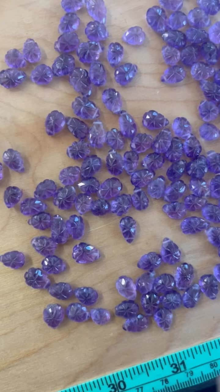 チャンルーのインスタグラム：「Sorting through the prettiest amethyst gemstones to create the perfect pair of earrings. Coming soon as part of our Summer Collection 💜」