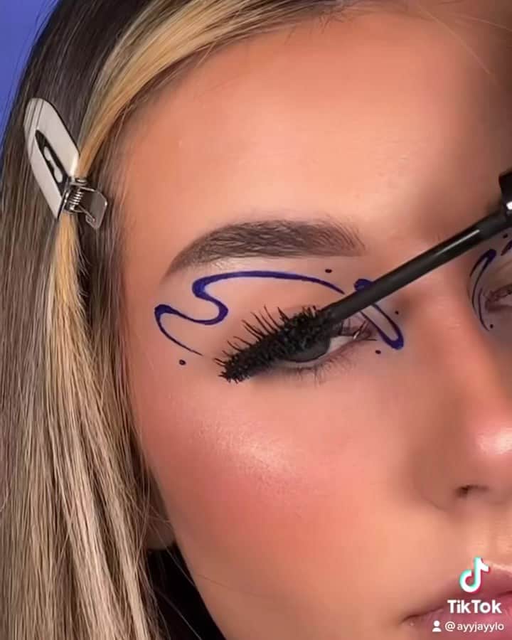 the Balmのインスタグラム：「Unleashing the Magic of Festival Season Makeup! ✨🌈 #FestivalGlam #MakeupMagic #FestivalVibes   @beccaa.boooo  #thebalm #thebalmcosmetics #thebalmskin #thebalmskincare #cleanskin #skincare  #beauty #glam #crueltyfreebeauty #beautiful #instagood #springtime #instamakeup #makeupaddict   REPOST @alex_loebrich」
