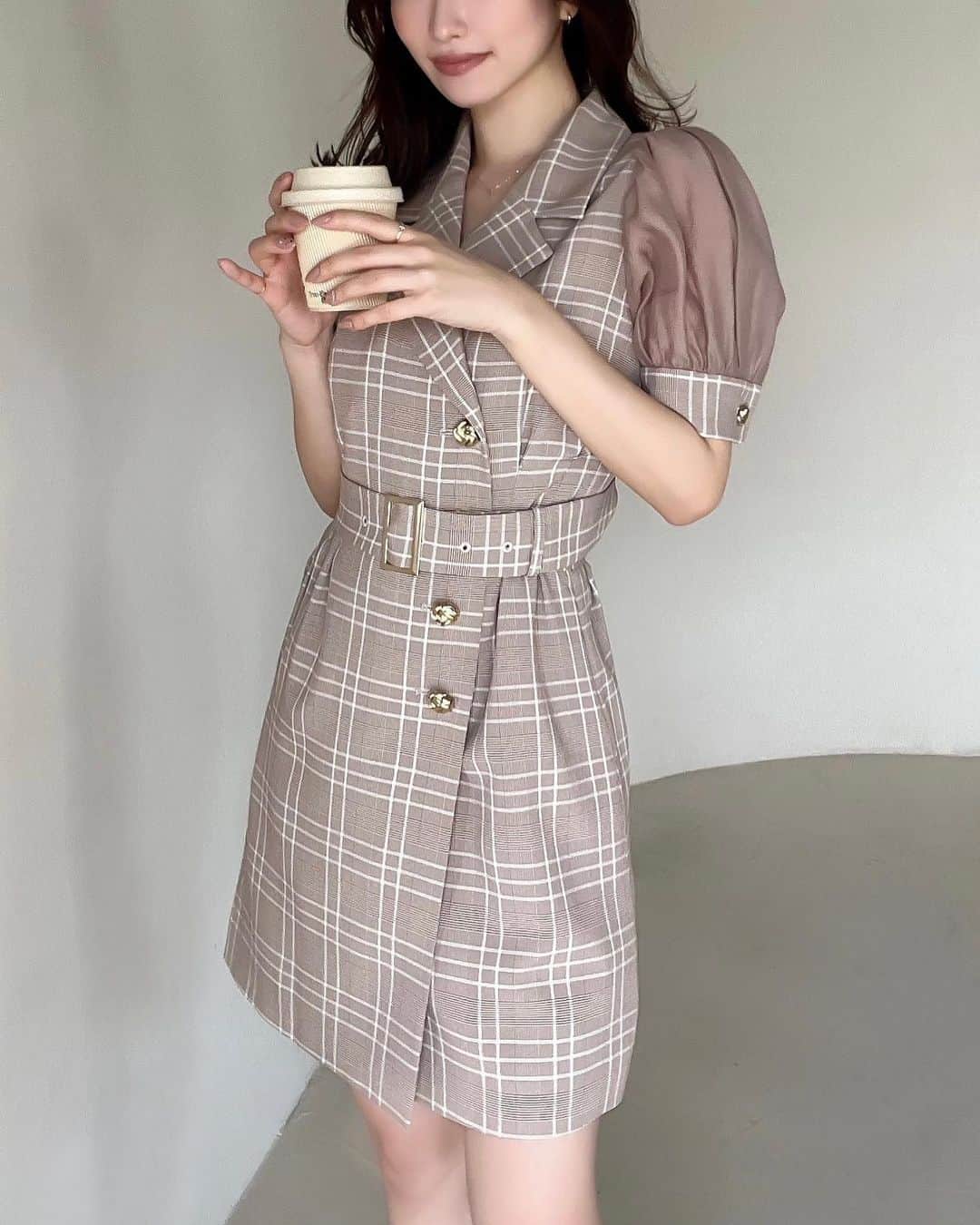 木田絵里香さんのインスタグラム写真 - (木田絵里香Instagram)「. ジャケットにもなっちゃうワンピ🧸☕️🤎 . ミックスちょい甘でかわいかった☺︎ liveでもみゆみゆがこのカラー着用してたよ🫶🏼 . #ワンピース#ミニワンピ#ジャケットコーデ」4月12日 0時04分 - erika_resexxy