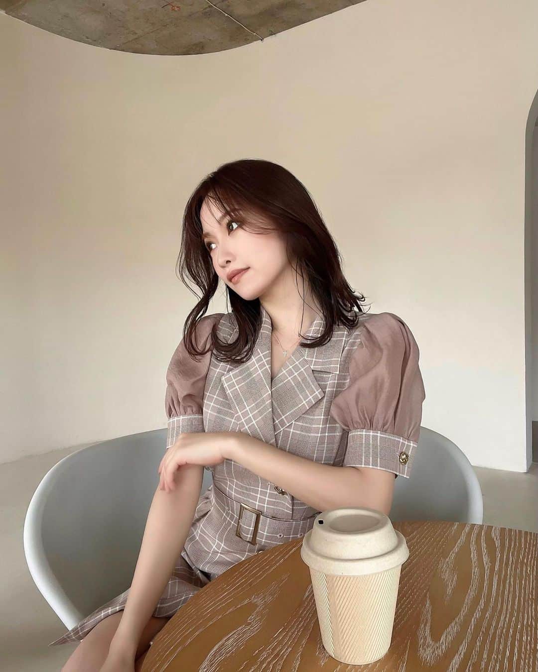 木田絵里香さんのインスタグラム写真 - (木田絵里香Instagram)「. ジャケットにもなっちゃうワンピ🧸☕️🤎 . ミックスちょい甘でかわいかった☺︎ liveでもみゆみゆがこのカラー着用してたよ🫶🏼 . #ワンピース#ミニワンピ#ジャケットコーデ」4月12日 0時04分 - erika_resexxy