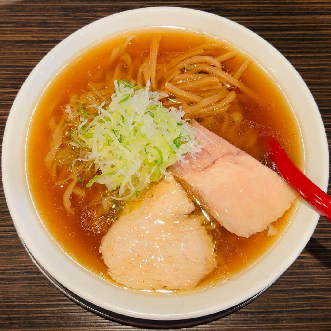 Nakajinさんのインスタグラム写真 - (NakajinInstagram)「ツアー中に食べたラーメンコレクション（の一部）  1.麺匠 佐蔵（松本） 2.博龍軒（福岡） 3.ぺぺらーめん（大阪） 4.MEN YARD FIGHT（横浜） 5.鯱輪（名古屋） 6.麺匠ぼんてん（宮城） 7.三代目 月見軒 札幌駅北口店（北海道） 8.らーめん 小僧（大阪） 9.伏竜（郡山） 10.信濃神麺 烈士洵名（東京）  #fafrotskies」4月12日 0時07分 - nakajin