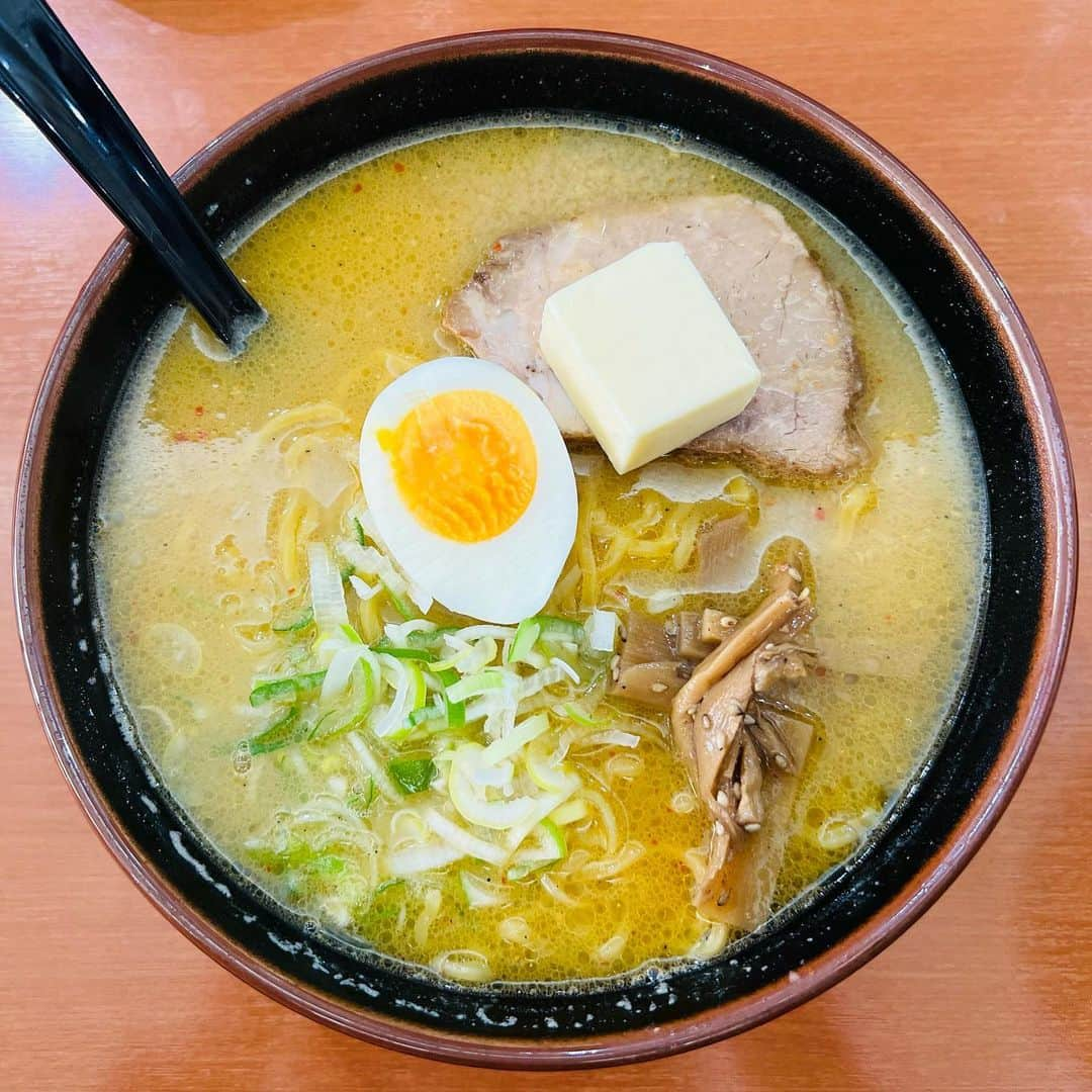 Nakajinさんのインスタグラム写真 - (NakajinInstagram)「ツアー中に食べたラーメンコレクション（の一部）  1.麺匠 佐蔵（松本） 2.博龍軒（福岡） 3.ぺぺらーめん（大阪） 4.MEN YARD FIGHT（横浜） 5.鯱輪（名古屋） 6.麺匠ぼんてん（宮城） 7.三代目 月見軒 札幌駅北口店（北海道） 8.らーめん 小僧（大阪） 9.伏竜（郡山） 10.信濃神麺 烈士洵名（東京）  #fafrotskies」4月12日 0時07分 - nakajin