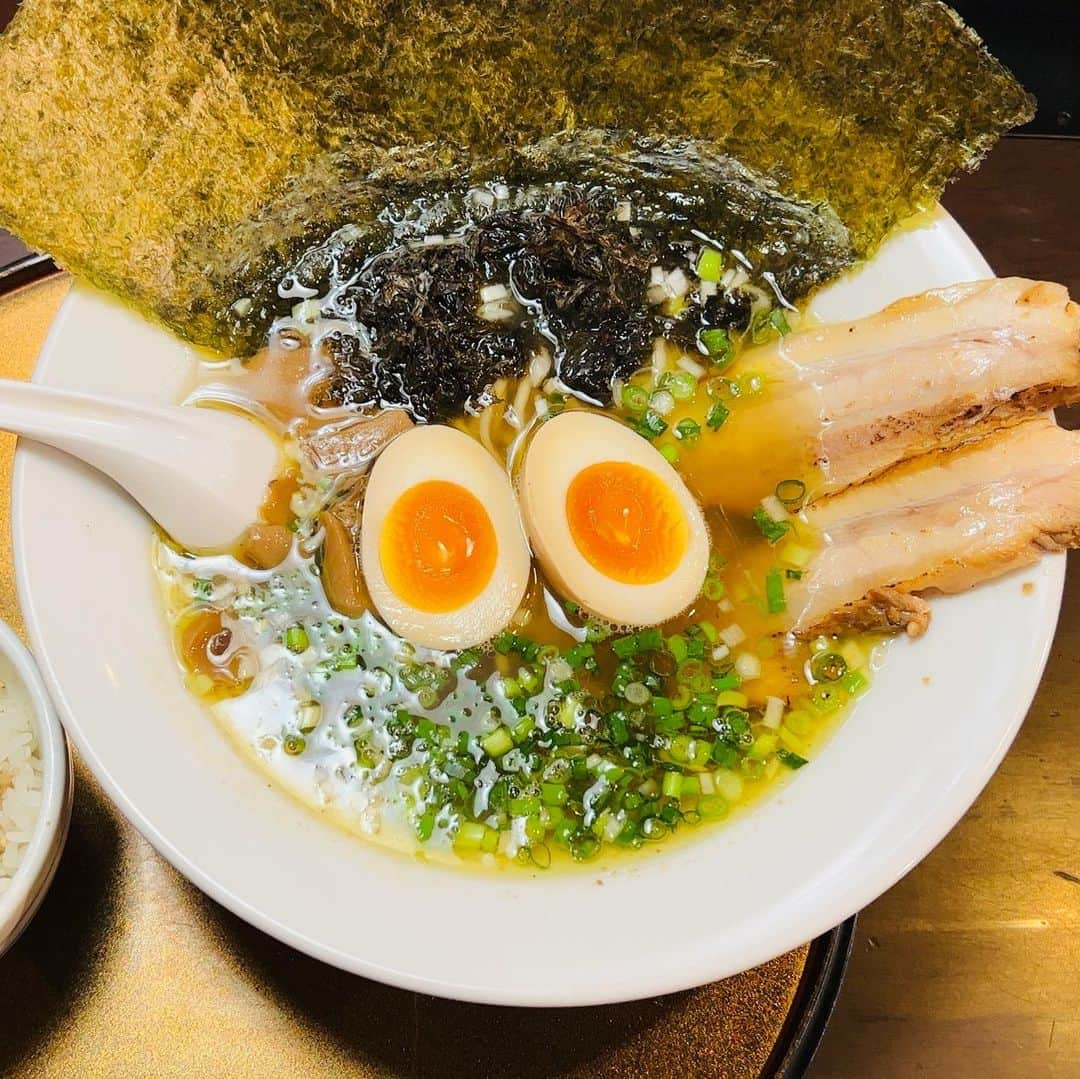 Nakajinさんのインスタグラム写真 - (NakajinInstagram)「ツアー中に食べたラーメンコレクション（の一部）  1.麺匠 佐蔵（松本） 2.博龍軒（福岡） 3.ぺぺらーめん（大阪） 4.MEN YARD FIGHT（横浜） 5.鯱輪（名古屋） 6.麺匠ぼんてん（宮城） 7.三代目 月見軒 札幌駅北口店（北海道） 8.らーめん 小僧（大阪） 9.伏竜（郡山） 10.信濃神麺 烈士洵名（東京）  #fafrotskies」4月12日 0時07分 - nakajin