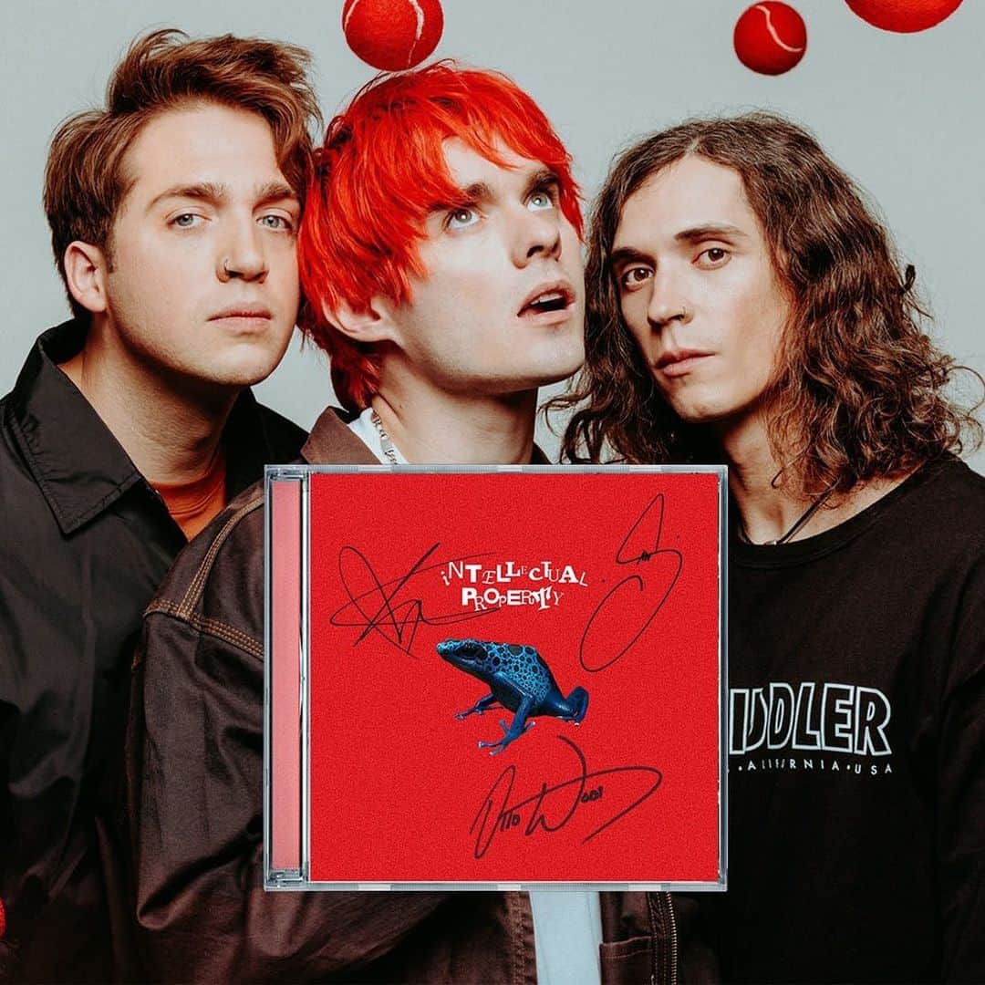 Kerrang!さんのインスタグラム写真 - (Kerrang!Instagram)「INTELLECTUAL PROPERTY is nearly here! And to celebrate, we’ve got 100 copies of Waterparks’ incredible new album with exclusive hand-signed art cards – get yours now at the link in bio 😍🔗」4月12日 0時07分 - kerrangmagazine_