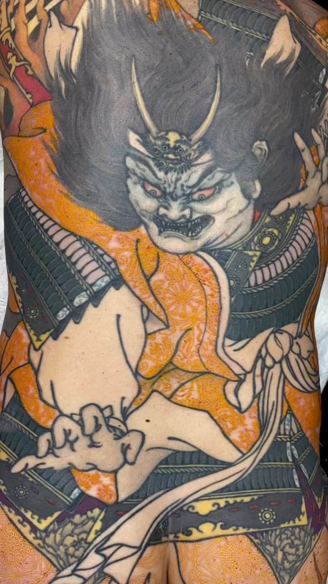 SHIGEのインスタグラム：「New beginning,, “Minamotono Yoshihira” It was started about 10 years ago,, Started new lines for 2 days in a row,, Thank you @nickedwards_tattoo Otsukaresama deshita!  #shige #shigetattoo #shigeyellowblaze #yellowblazetattoo #黄炎 #悪源太 #源義平 #日本刺青 #japanesetattoo #japaneseart @bishoprotary #bishoprotary #bishopfamily @inkeeze #inkeeze #dipcaps @dipcaps @davincineedles @fusionink #fusionink #fusioninkproteam」