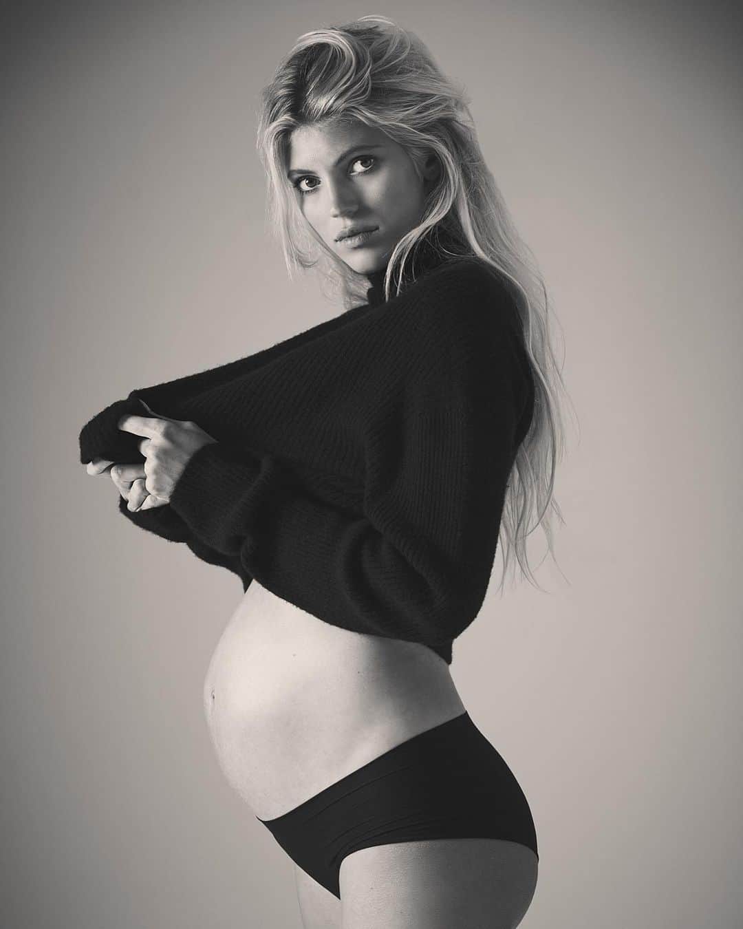のインスタグラム：「36 Weeks 🕊️」