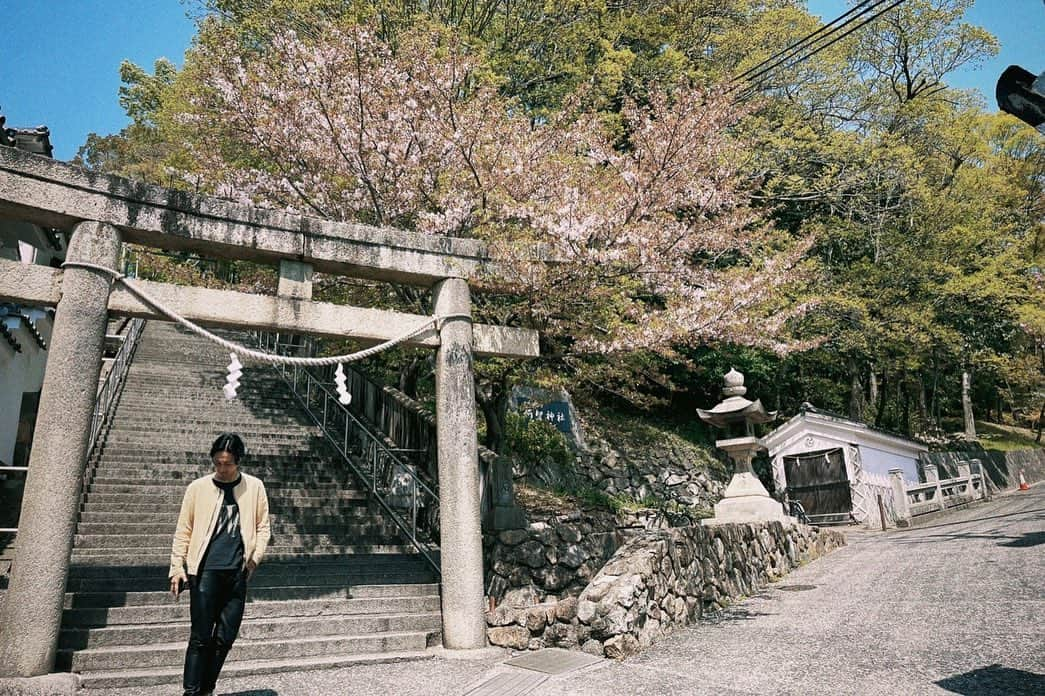 橘ケンチのインスタグラム：「ライブ前の  倉敷美観地区さんぽ🚶‍♂️  天気良し✨  街並み良し✨  #exilethesecond  #twilightcinema #岡山 #倉敷 #美観地区」