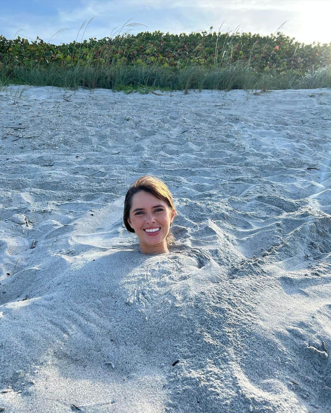 Emily Zeckさんのインスタグラム写真 - (Emily ZeckInstagram)「In honor of getting married in less than ONE MONTH 😱 here’s a nostalgic photo dump of May 2022」4月12日 1時03分 - thatpineapplegirl