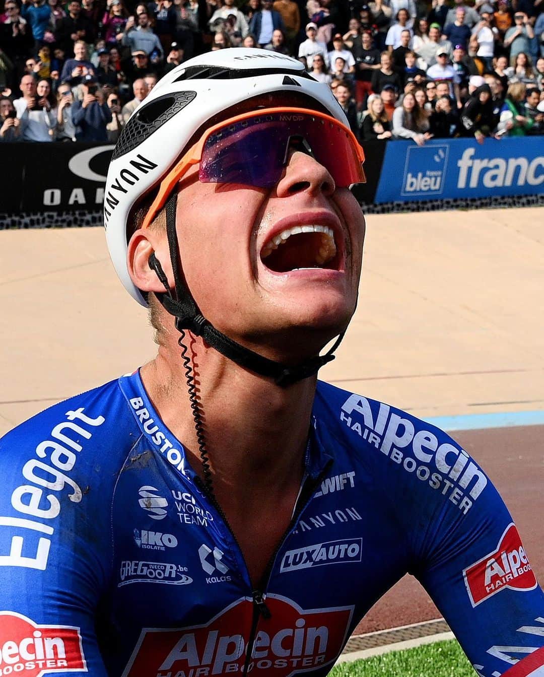 OAKLEYのインスタグラム：「You conquered the Hell of the North and proved obstacles can be beaten. Congratulations on winning the 120th edition of Paris Roubaix. @mathieuvanderpoel aka king of the cobbles.」