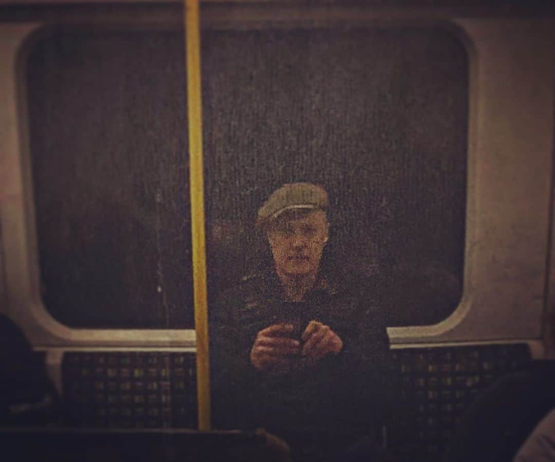 デビッド・モリシーのインスタグラム：「Mind The Cap」