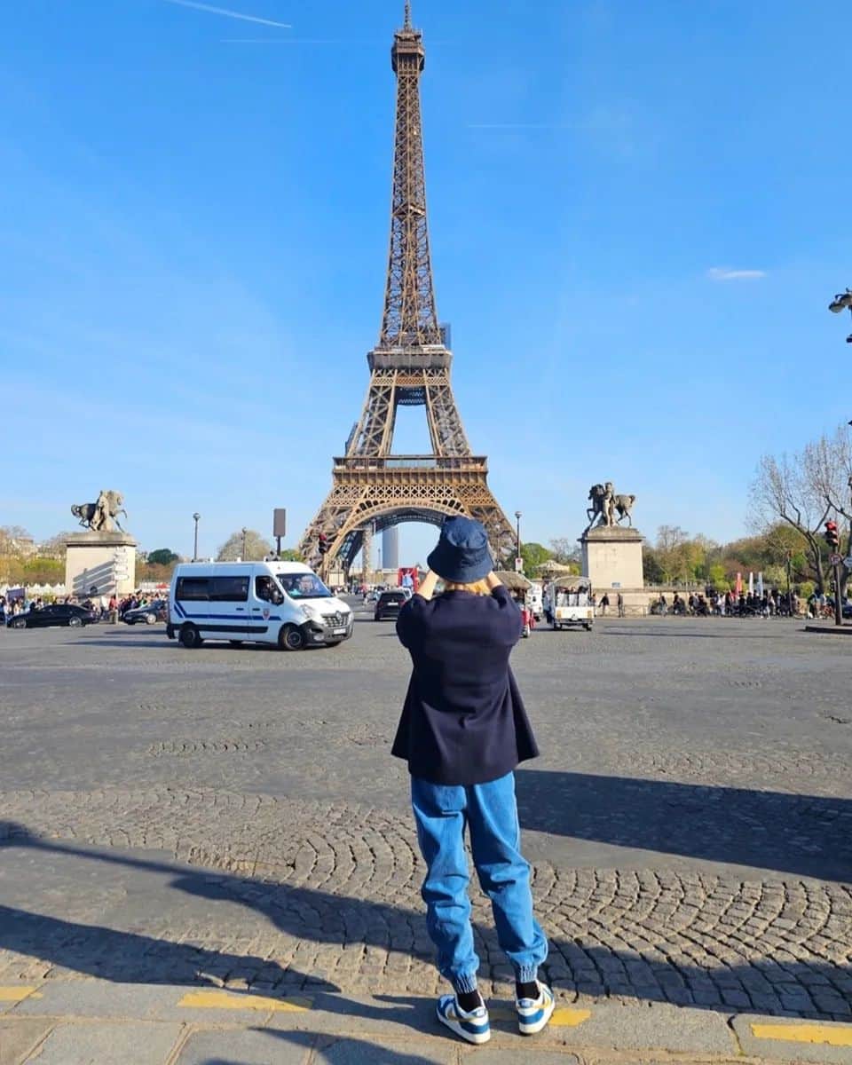 Stray Kidsさんのインスタグラム写真 - (Stray KidsInstagram)「Stay et la France! merci beaucoup.💙」4月12日 1時13分 - realstraykids