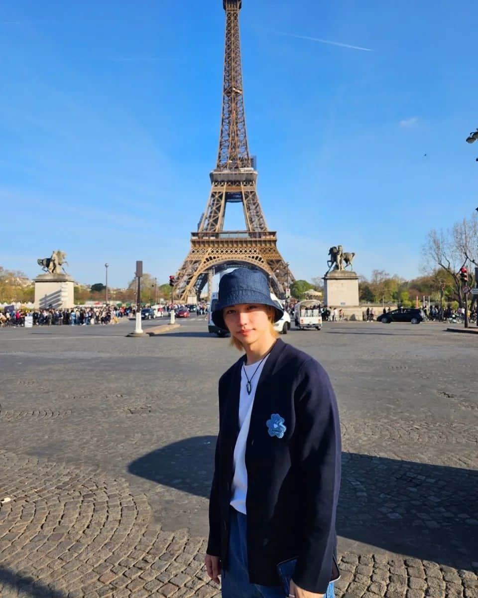 Stray Kidsさんのインスタグラム写真 - (Stray KidsInstagram)「Stay et la France! merci beaucoup.💙」4月12日 1時13分 - realstraykids