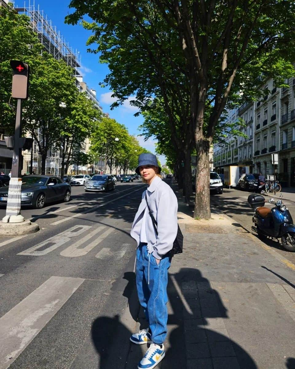 Stray Kidsさんのインスタグラム写真 - (Stray KidsInstagram)「Stay et la France! merci beaucoup.💙」4月12日 1時13分 - realstraykids