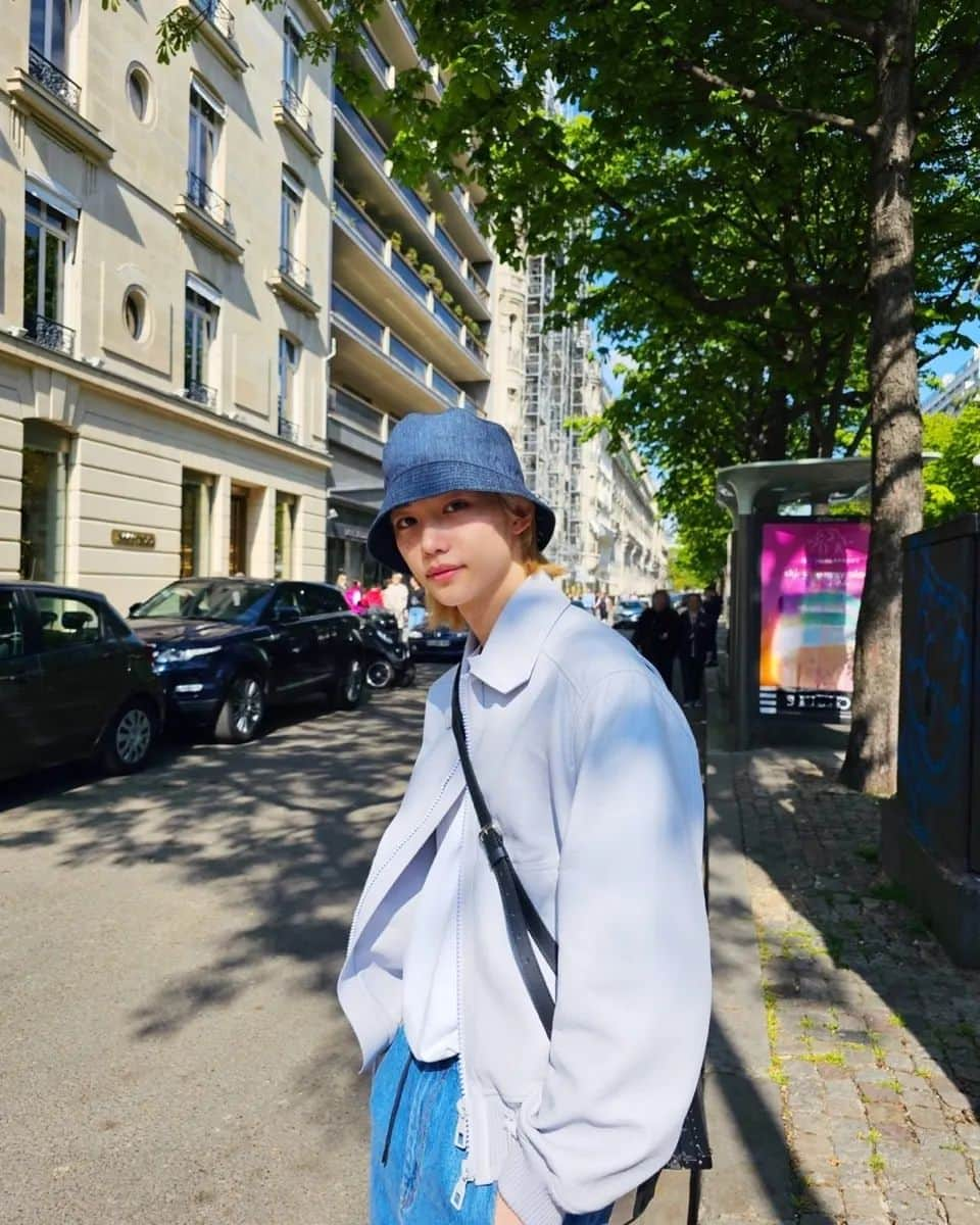 Stray Kidsさんのインスタグラム写真 - (Stray KidsInstagram)「Stay et la France! merci beaucoup.💙」4月12日 1時13分 - realstraykids