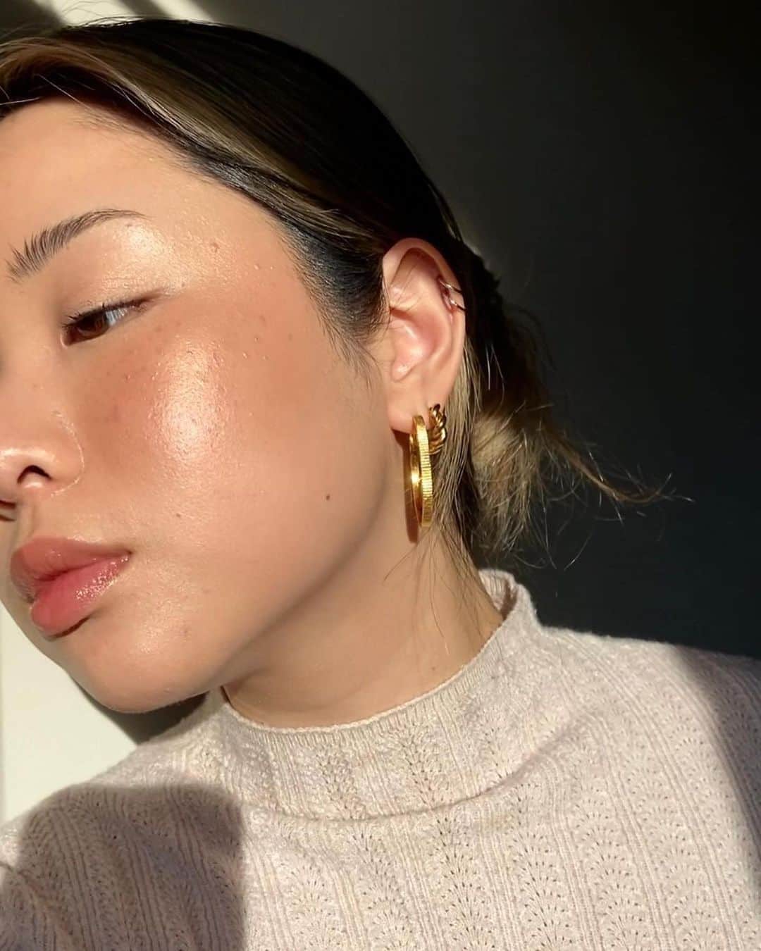 Armani Beautyさんのインスタグラム写真 - (Armani BeautyInstagram)「#Armanibeauties. The everyday makeup routine for that lit-from-within look.  Credits: @ausradun and itskxttime  Share your beauty and join the community by tagging  #Armanibeauties @Armanibeauty #Armanibeauty #LuminousSilk #FluidSheer #BeautyEssentials」4月12日 1時21分 - armanibeauty