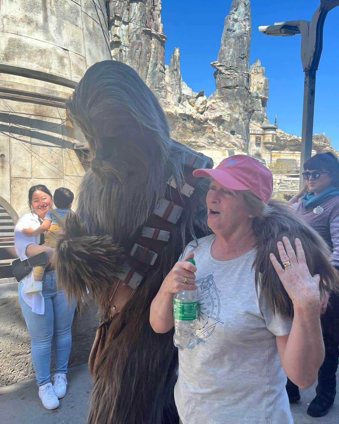 ブリット・ロバートソンさんのインスタグラム写真 - (ブリット・ロバートソンInstagram)「The Robertson-Floyds, Robertsons and Floyds go to Disney and get stuck on Tower of Terror」4月12日 1時21分 - brittlrobertson