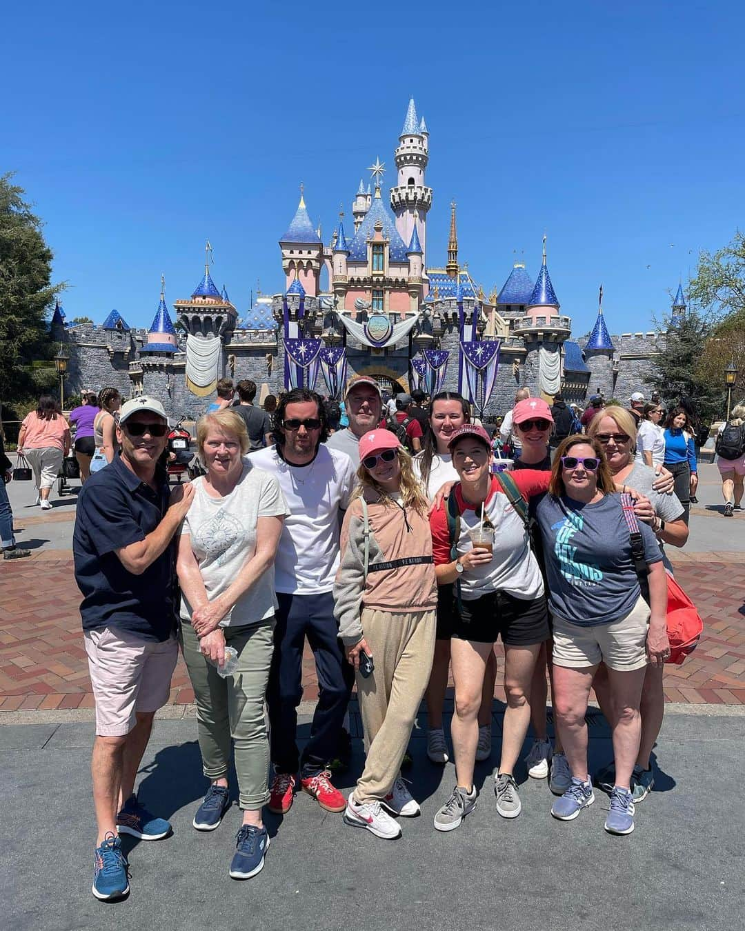 ブリット・ロバートソンのインスタグラム：「The Robertson-Floyds, Robertsons and Floyds go to Disney and get stuck on Tower of Terror」