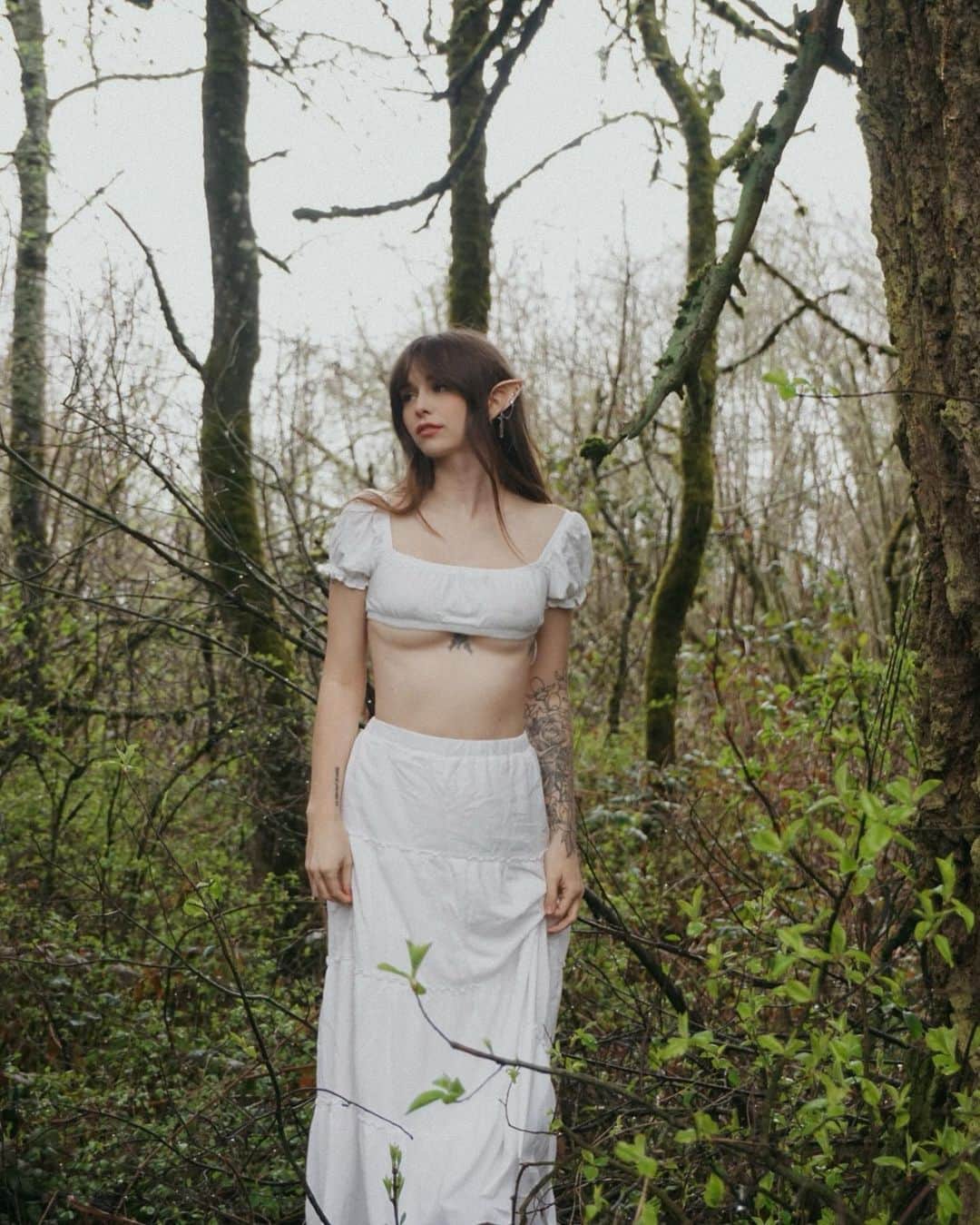 Acacia Brinleyのインスタグラム：「I’m at our meeting place, are you coming? 🌲」