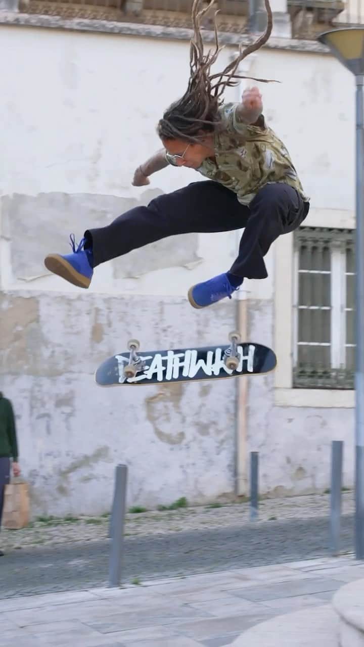 Stanceのインスタグラム：「Give them what they want @neenwilliams⁠ 💥💥 ⁠ 📹️ @kevperez @geometricskateshop  ⁠ #stancesocks #punksandpoets #stitcheddifferent」