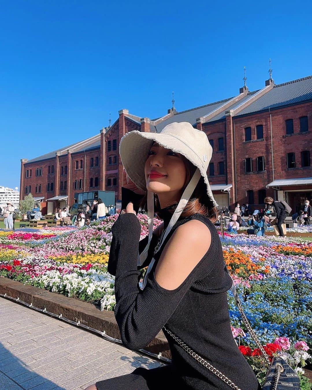 橋本梨菜さんのインスタグラム写真 - (橋本梨菜Instagram)「🌻 新しい帽子をかったよ👒 きゃわいいよねぇ🙄🤍✨  赤レンガの後は中華街で食べ放題した。ありえないぐらい食べた🐷❤️」4月12日 1時38分 - hashimoto_rina_