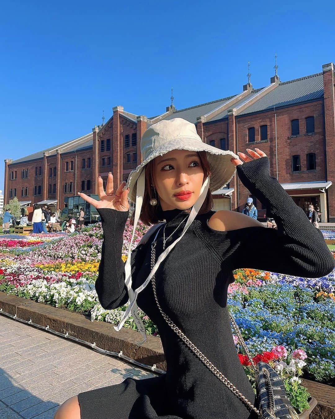 橋本梨菜さんのインスタグラム写真 - (橋本梨菜Instagram)「🌻 新しい帽子をかったよ👒 きゃわいいよねぇ🙄🤍✨  赤レンガの後は中華街で食べ放題した。ありえないぐらい食べた🐷❤️」4月12日 1時38分 - hashimoto_rina_