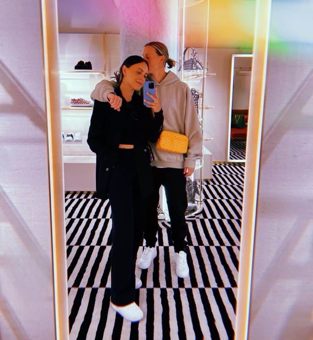 エミリー・バン エグモンドのインスタグラム：「Lil re cap ❤️🦋」