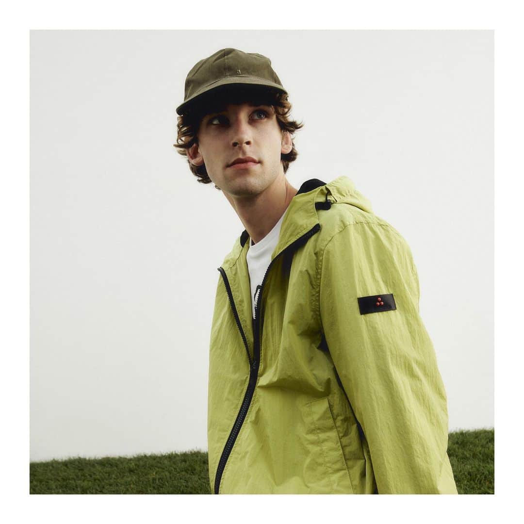 のインスタグラム：「Ready for a scouting adventure? This acid color deserves a closer look. NIGLE U #EverydayChallenge #PeutereyAttitude #Peuterey #SS23」