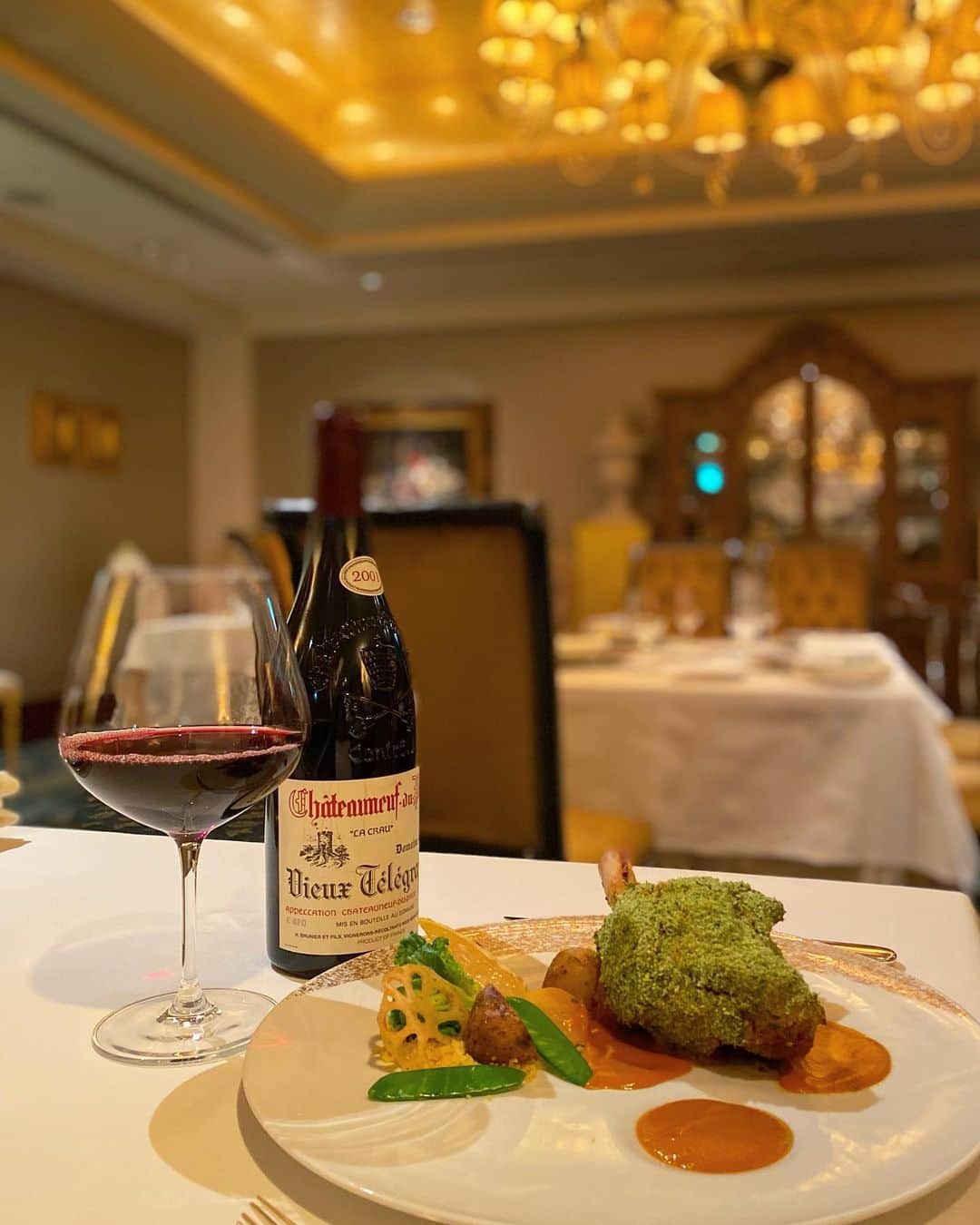 InterContinental Tokyo Bayさんのインスタグラム写真 - (InterContinental Tokyo BayInstagram)「. At Fine Dining La Provence, our chef has prepared rich flavored braise lamb shanks.  The shank is cooked slowly to melt in the mouth tenderness and its distinctive taste comes from the sauce with its vegetables.  Come and enjoy a culinary experience with our French delicacy.  ラ・プロヴァンスでは、フランスの伝統料理仔羊のスネ肉のブレゼをご用意しております。り  香味野菜と共に煮込んだ仔羊のスネ肉は、味も見た目もインパクト抜群な一品です。 トマトと香味野菜を合わせたナヴァランソースとともにお楽しみください。  #intercontinentalTOKYObay  #インターコンチネンタル東京ベイ  #LaProvence #ラプロヴァンス #フレンチ #French #レストラン #Restaurant #ランチ #Lunch  #ディナー #dinner #tokyofoodie #tokyohotel #tokyorestaurant  #フレンチ好きな人と繋がりたい  #frenchlover #frenchfood  #foodie #finedining #finedininglovers #tokyofrench  #記念日ディナー #記念日レストラン」4月12日 1時41分 - intercontitokyobay