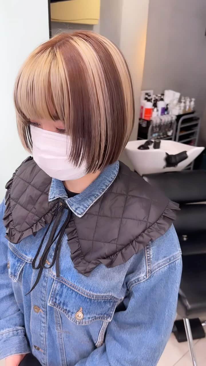 MORIYOSHIのインスタグラム：「MORIYOSHIのご予約はお早めに🙏  こちらはデザインミニボブ✖︎マーブルカラー🎨✂️  こちらのオススメのメニューはカットハイブリーチカラーデザインカラートリートメントになります！  ブリーチの回数、予約するときのメニュー、料金、色落ちなどわからないことはご気軽にDMにてご相談下さい！  艶ハイトーンを体験したい方や 色落ちの綺麗なカラーはMORIYOSHIにお任せください🙇‍♂️」