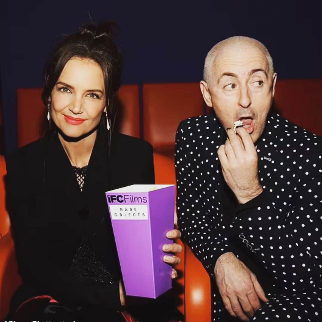 アラン・カミングのインスタグラム：「At the Rare Objects screening last night. My chum @katieholmes directs this beautiful movie, I’m in it with these other lovely peeps and it comes out on Friday in cinemas, @primevideo and on demand! (I’m wearing @paisleyandgray) @ifcfilms @vacheronconstantin @hauteliving」