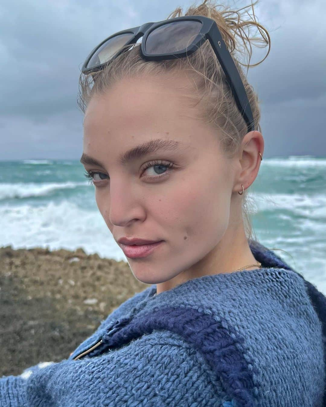 レイチェル・ヒルバートさんのインスタグラム写真 - (レイチェル・ヒルバートInstagram)「“The heart of (wo)man is very much like the sea, it has its storms, it has its tides and in its depths it has its pearls too” - VvG🌊」4月12日 1時46分 - rachelhilbert