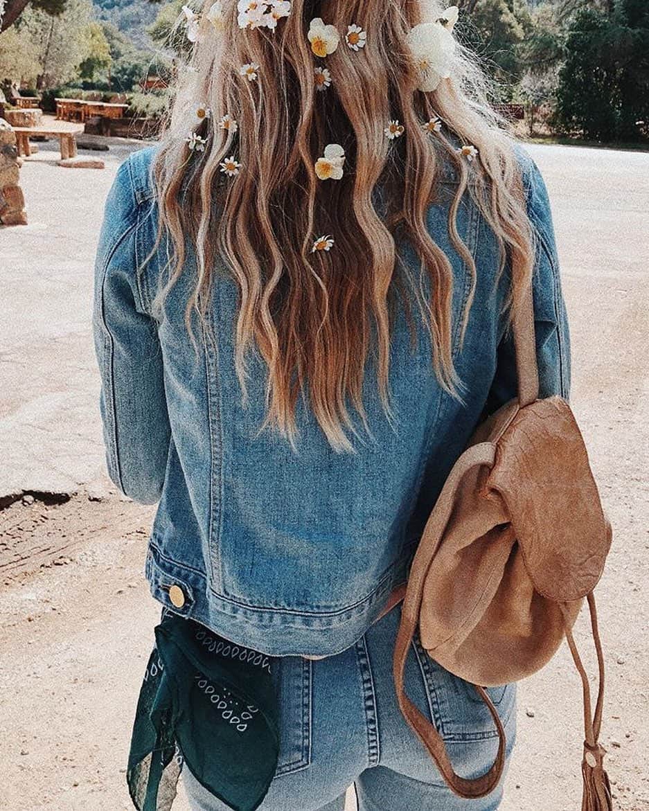 jjウィンタースのインスタグラム：「Festival season is upon us 🌼 Time to break out our Cody Backpack✨」