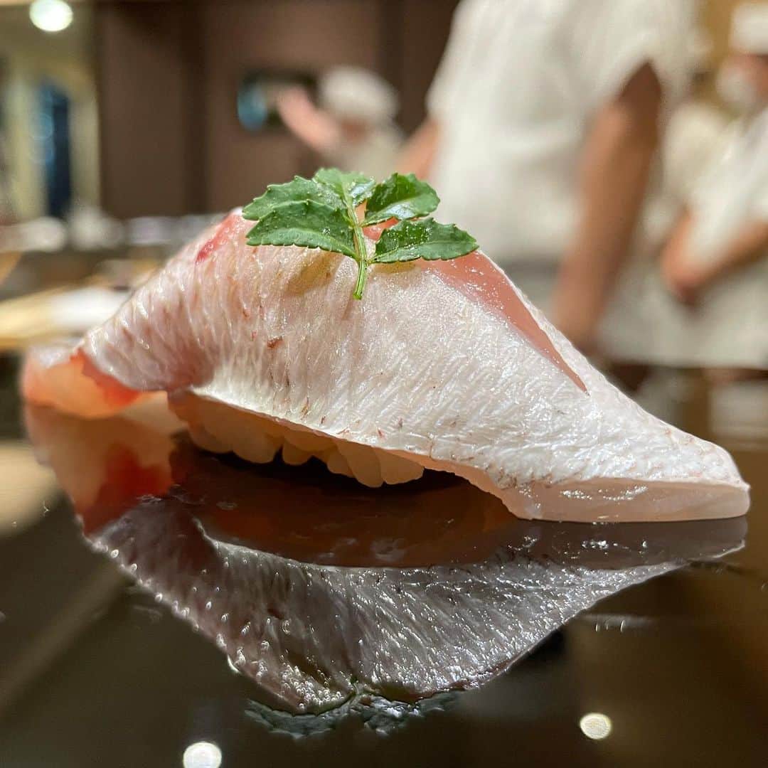 SUSHI KANDA • 寿司神田さんのインスタグラム写真 - (SUSHI KANDA • 寿司神田Instagram)「春子 Kasugo   For reservation: 099.606.0013 Or Line ID 027126639  #sushikanda #sushi #japanesecuisine #sashimi #foodporn #aroi #aroiibkk #ginraidee #paigingun #wongnai #edtguide #bkkmenu #starvingtime #寿司神田 #寿司スタグラム #鮨 #寿司 #すし #やま幸 #バンコク寿司 #銀座グルメ #赤酢 #横井醸造」4月12日 12時50分 - sushi.kanda
