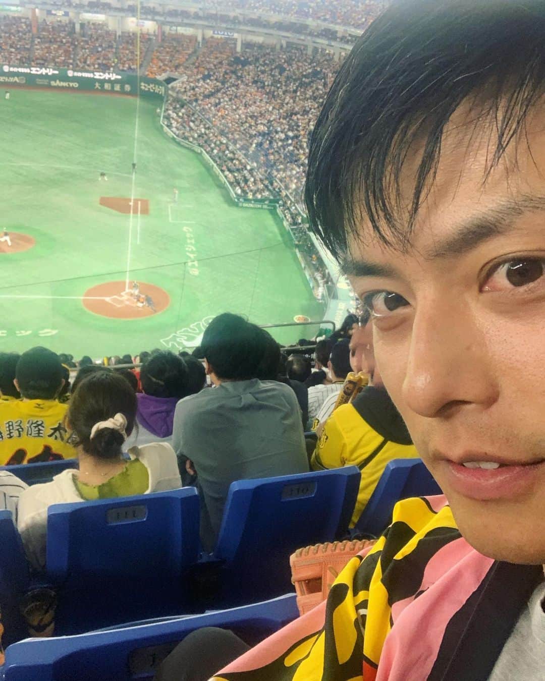 伊阪達也さんのインスタグラム写真 - (伊阪達也Instagram)「#巨人阪神戦  #伝統の一戦🐯  ドームに観に行くと毎回負ける！ サトテル頑張って！」4月12日 12時50分 - tatsuyawr250x