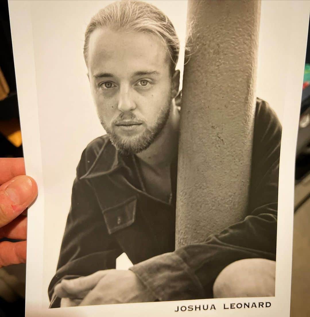 ジョシュア・レナードのインスタグラム：「Did i miss the thing where everyone was posting their first headshots? Unearthed and sent to me today via @sanchezonthemic . I embrace all the ways this might make you feel.」