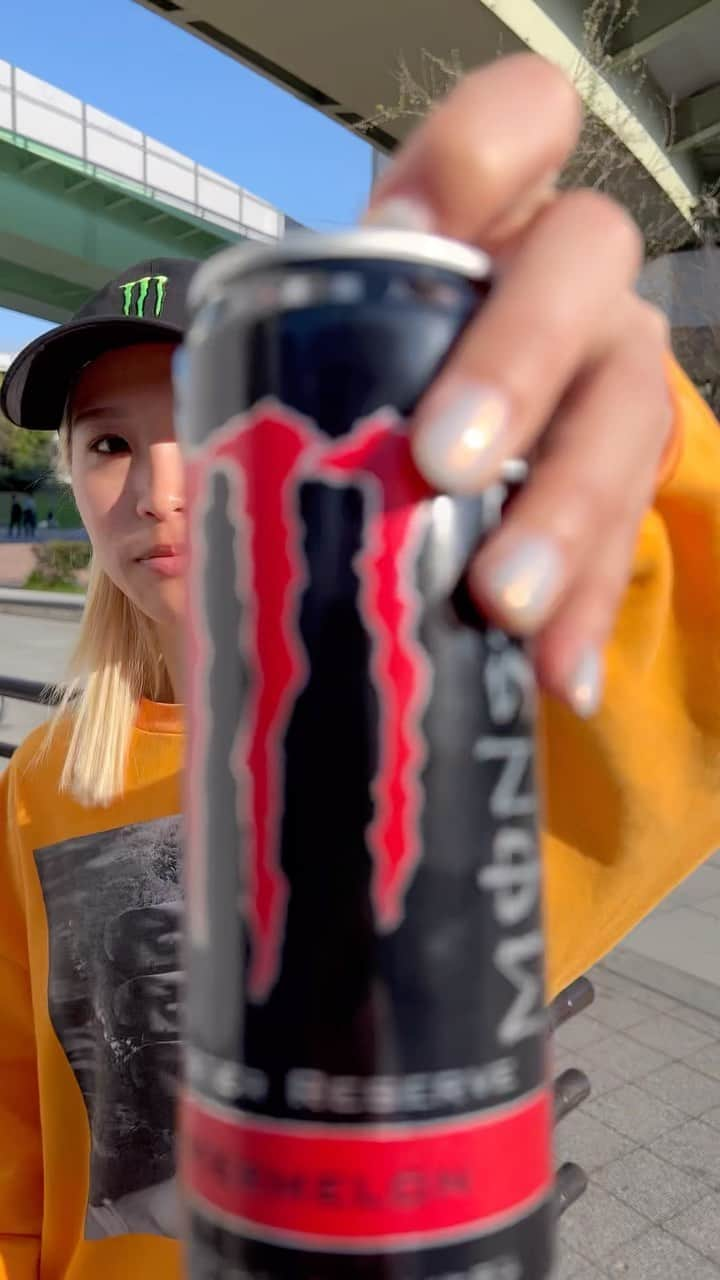 西村碧莉のインスタグラム：「モンスターの新しいフレーバー、もう飲んだ? 🍉 #MonsterEnergy #UnleashTheBeast」