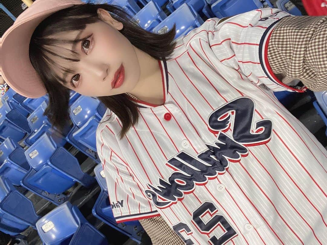 石原美沙紀のインスタグラム：「おはようございます♩ 今日もヤクルトスワローズの勝利を願って🔥(＊*ω*＊)♡  舞台 #戦国送球　配信アーカイブほんじつまでです！ https://s.confetti-web.com/detail.php?tid=71627& 雪乃先輩に最後会ってきちゃって🧊  #東京ヤクルトスワローズ　#すわほー　#神宮球場　#スワローズ　#ヤクルト　#野球　#野球女子　#ユニフォーム　#ヤクルトファンと繋がりたい #ヤクルトスワローズ #swallows    #燕女子  #アイドル  #selfie  #japanesegirl  #フォローミー #tokyo #yakultswallows #スポーツ観戦　 #さぁ行こうか #スポーツ女子　#野球好きな人と繋がりたい #青木宣親　#followme #プロ野球　#女優」