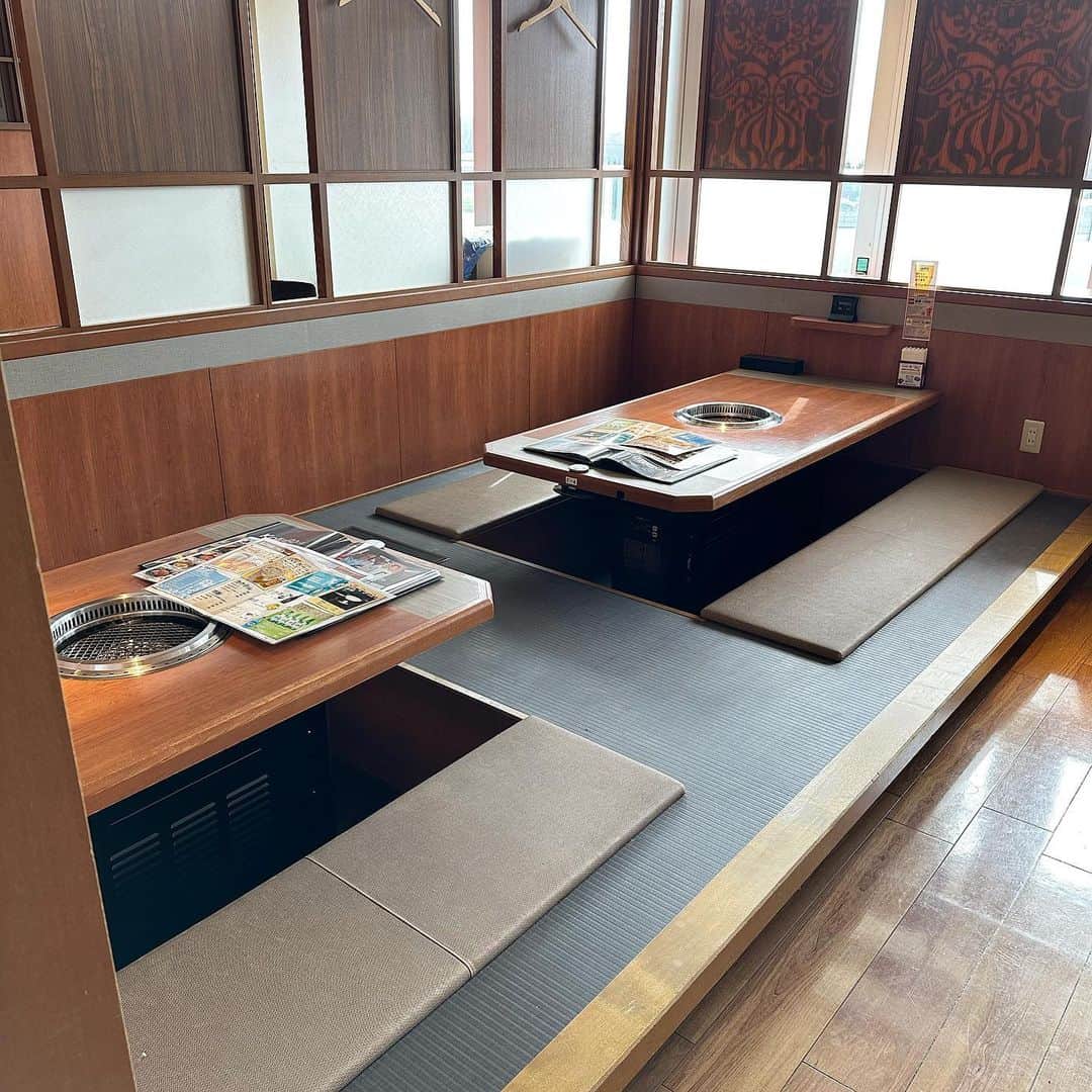 KollaBoさんのインスタグラム写真 - (KollaBoInstagram)「_ KollaBo福津店 イオンモール福津2階にございます！  お子様連れでも安心できる座敷や、 ベビーカーや車椅子でもご利用頂けるテーブル席、 大事なお客様との会食なども可能な個室まで！  店内、各席が広々としていますので、 大人数でのご利用も可能となっております☺️  隣接のクムコーヒーでは食後のデザートや 軽食にぴったりのドリンクやフードがございますので、 ぜひ一緒にご利用ください✨  -----------＊----------＊----------＊---------   KollaBoで“LINE@“開始!!✨!  【@921pjqpm】 をLINEアプリでID検索して追加してくださいね😊✨ イオンモール福津店の公式LINEになります！   ＊-----------＊----------＊--------＊---------   #KollaBo#コラボ#チュクミサムギョプサル#黒毛和牛#韓国料理#韓国グルメ#韓国ランチ#サムギョプサル#チキン#チーズタッカルビ#焼肉ランチ#焼肉#チャミスル#福岡グルメ#福岡#福津グルメ#福津#イオンモール福津#福岡ランチ#福津ランチ#fukuoka#후쿠오카#yakiniku#wagyu#kyushu」4月12日 11時20分 - kollabo5647